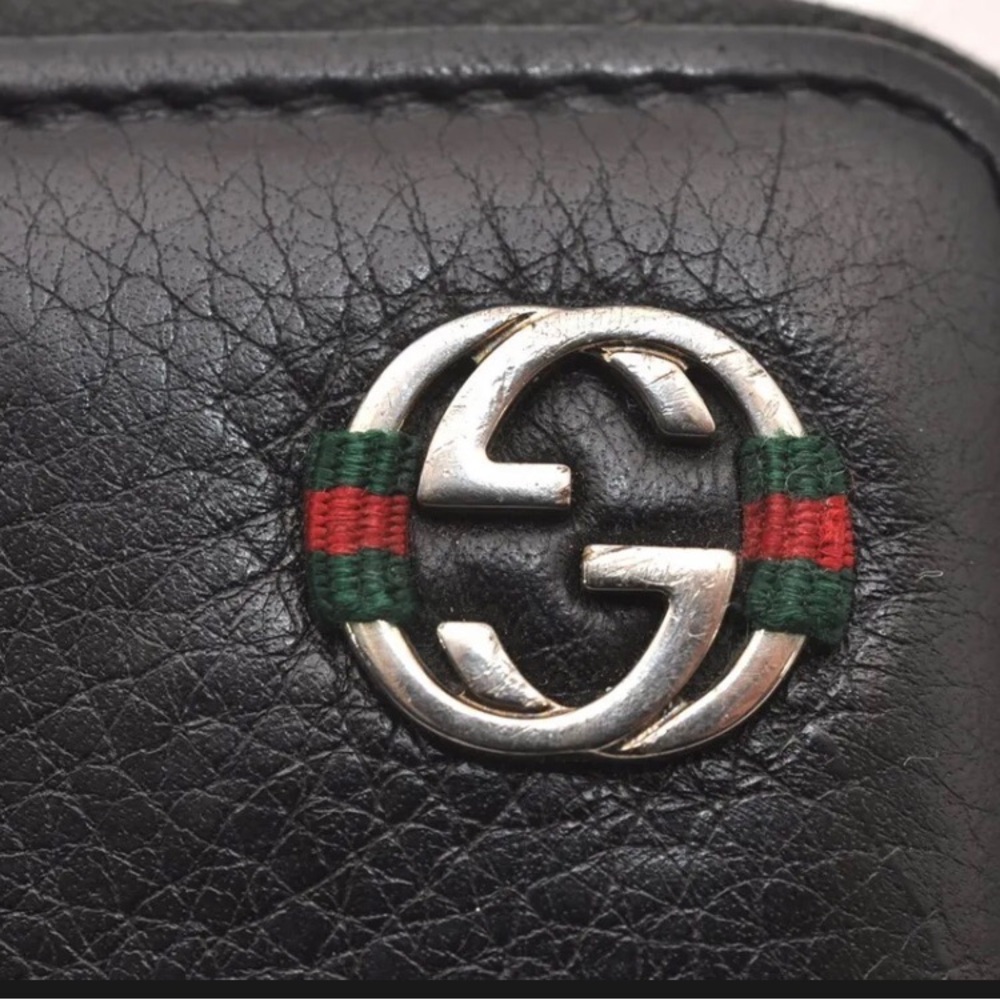 Authentic Gucci woman’s wallet A couple small nicks here and there